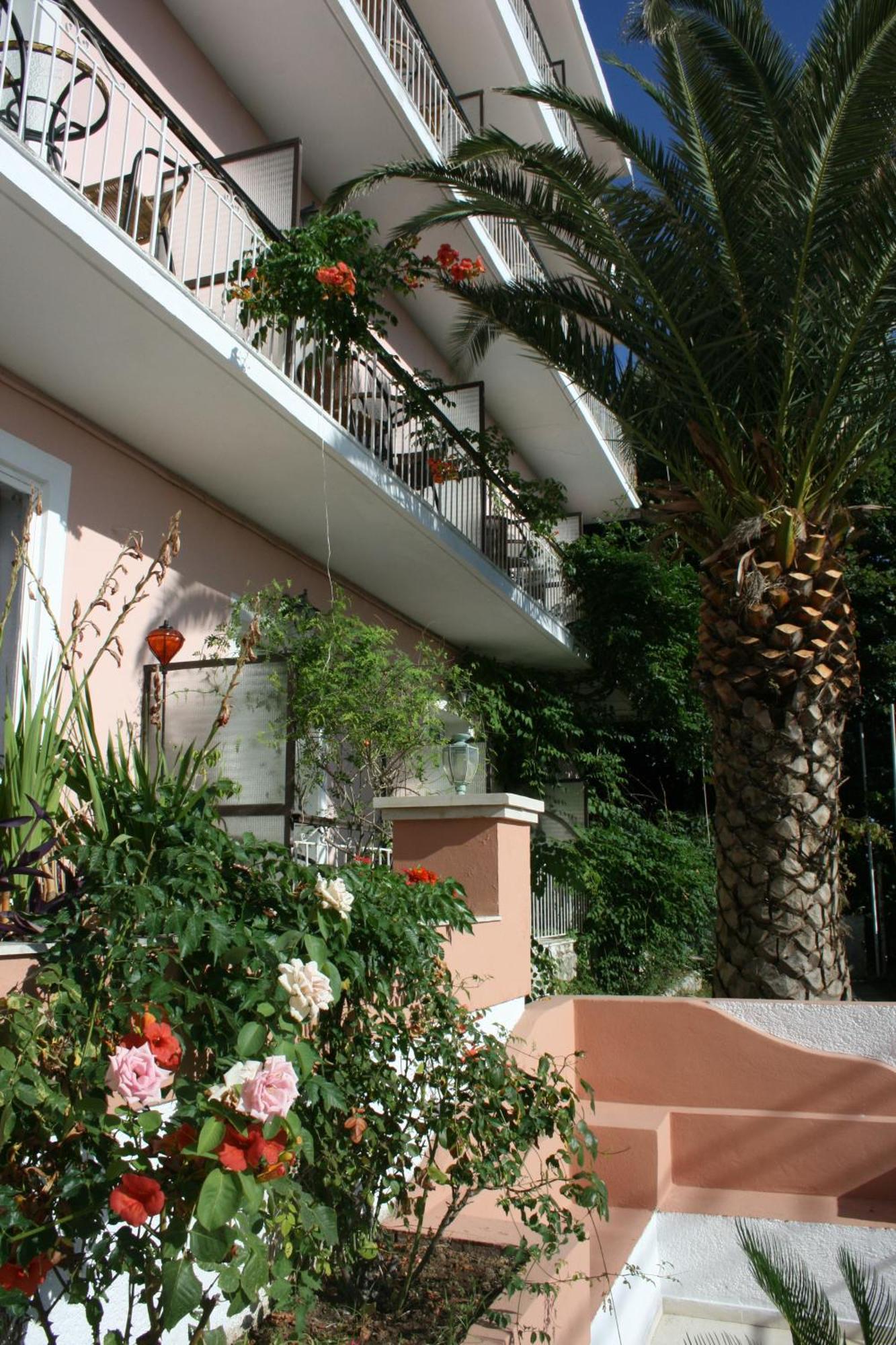 Aegli Hotel 2*